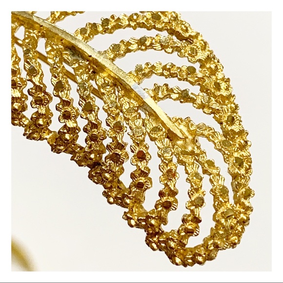 Vintage signed BSK sparkling gold open work leaf brooch - Picture 6 of 12